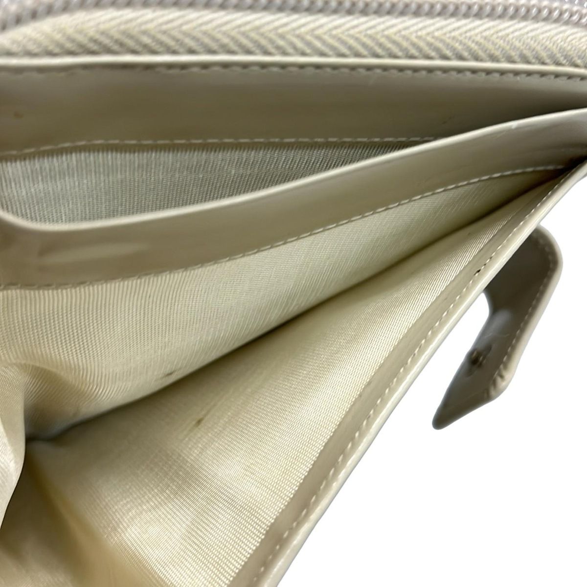 PRADA(プラダ) 2つ折り財布 - ベージュ ラウンドファスナー レザー