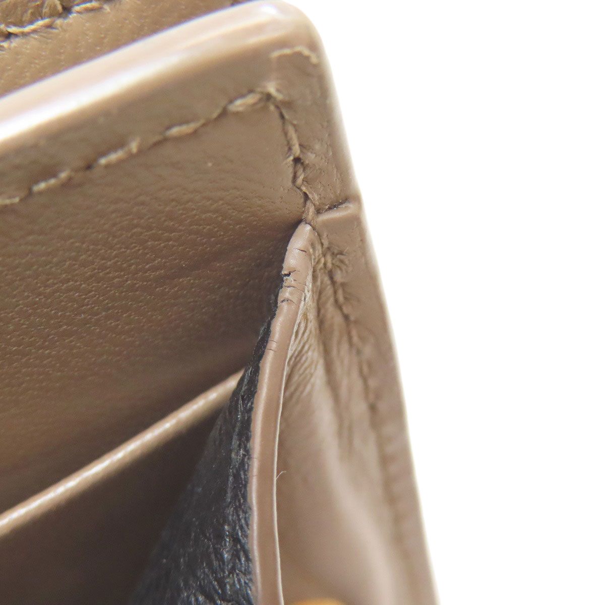 カサンドラ 二つ折り財布