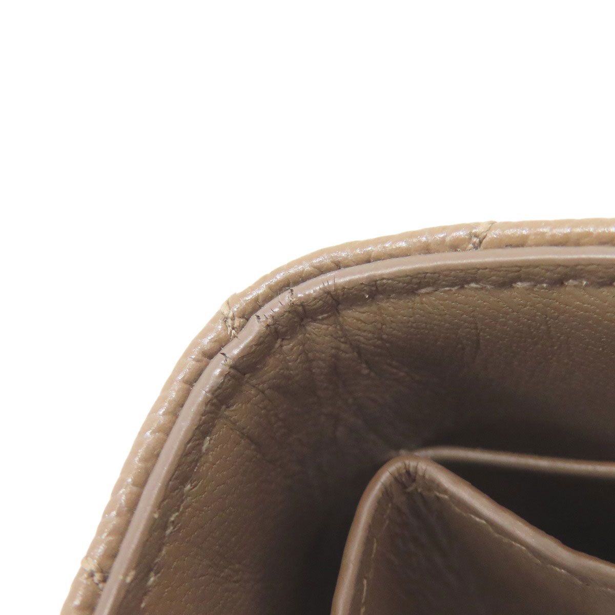 カサンドラ 二つ折り財布