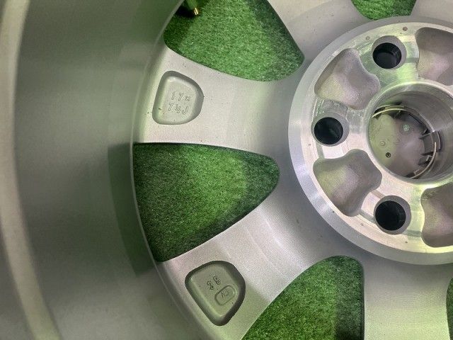  トヨタ TOYOTA クラウンマジェスタ URS 206 ホイール アルミ シルバー 17インチ 7 5 J 5穴 4本 114 3 39 4261 A 30060 17インチ ホイール