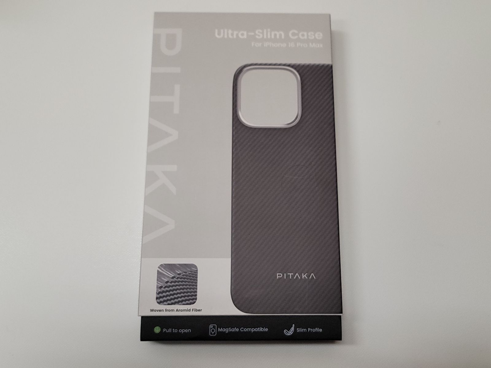 「PITAKA」 iPhone16 Pro Max用ケース 極薄 アラミド繊維製 MagSafe対応 超極薄・超軽量 カーボン風 ワイヤレス充電対応（600D 黒/グレー）