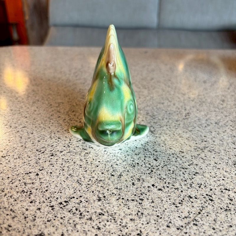 長崎三彩 魚 置物 2匹セット 秀山 焼物 陶器 熱帯魚 三彩焼 オブジェ