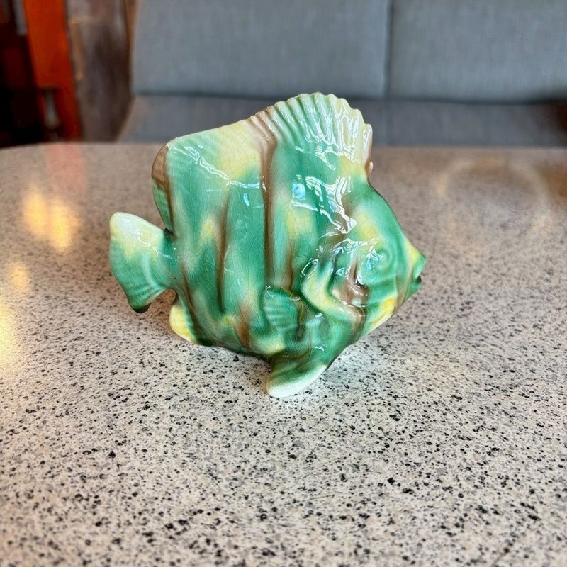 長崎三彩 魚 置物 2匹セット 秀山 焼物 陶器 熱帯魚 三彩焼 オブジェ