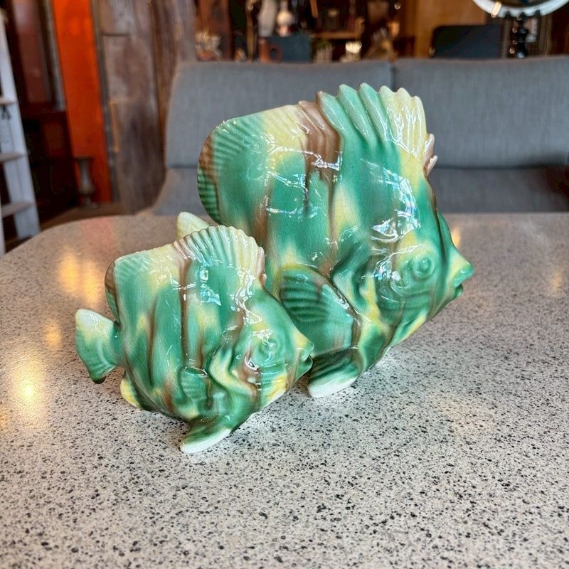 長崎三彩 魚 置物 2匹セット 秀山 焼物 陶器 熱帯魚 三彩焼 オブジェ