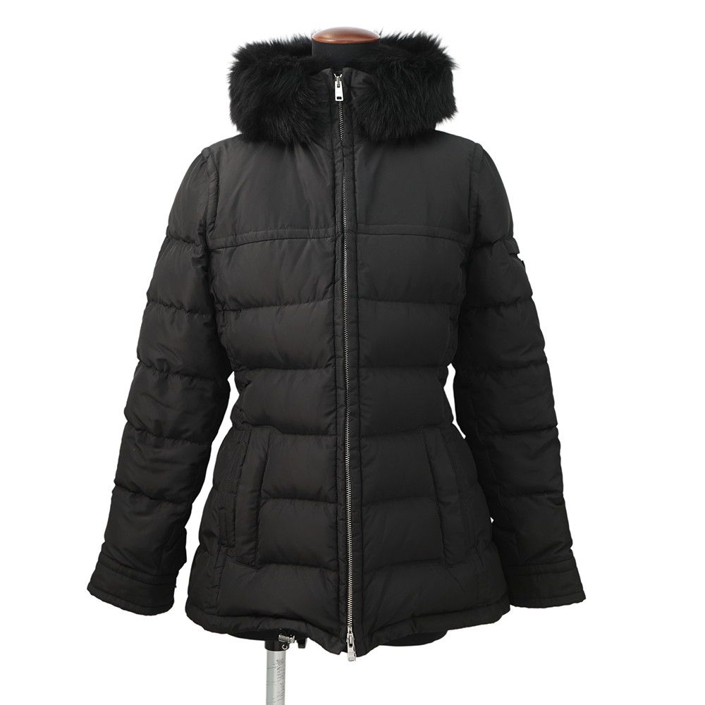 プラダ ダウンジャケット トライアングルロゴ ファー付き プラダ ダウンジャケット トライアングルロゴ ファー付き