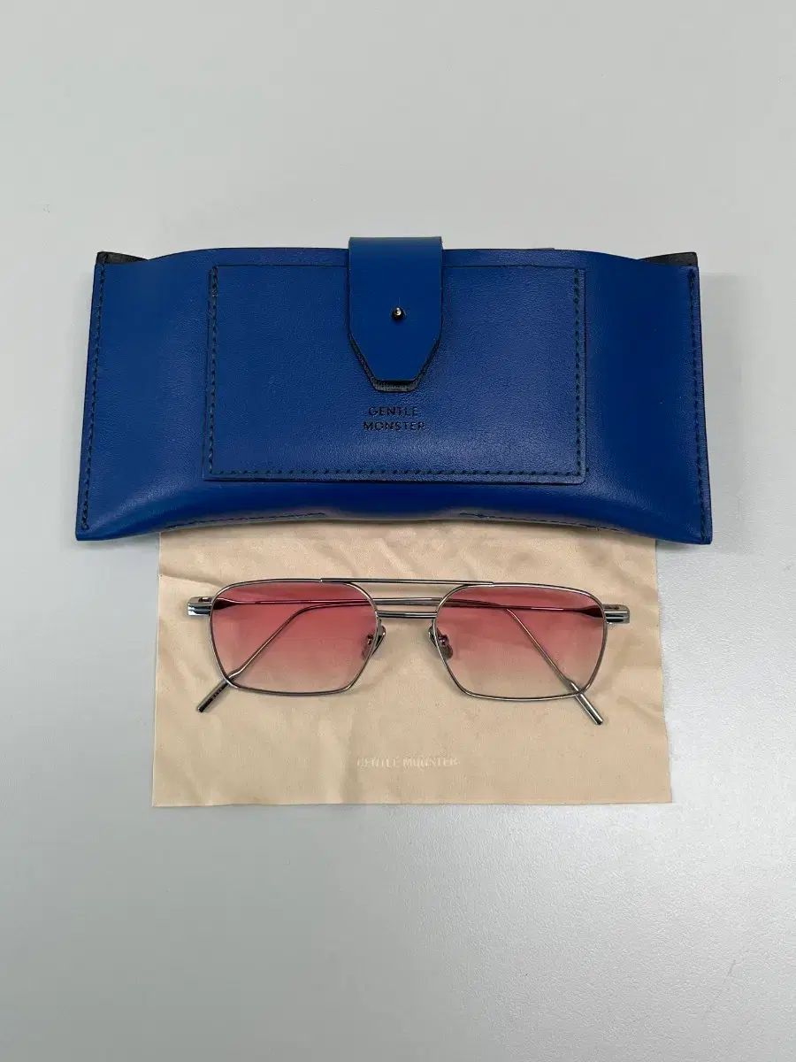 保証書X GENTLE MONSTER ジェントルモンスター スクエア ティンテッド サングラス ピンク