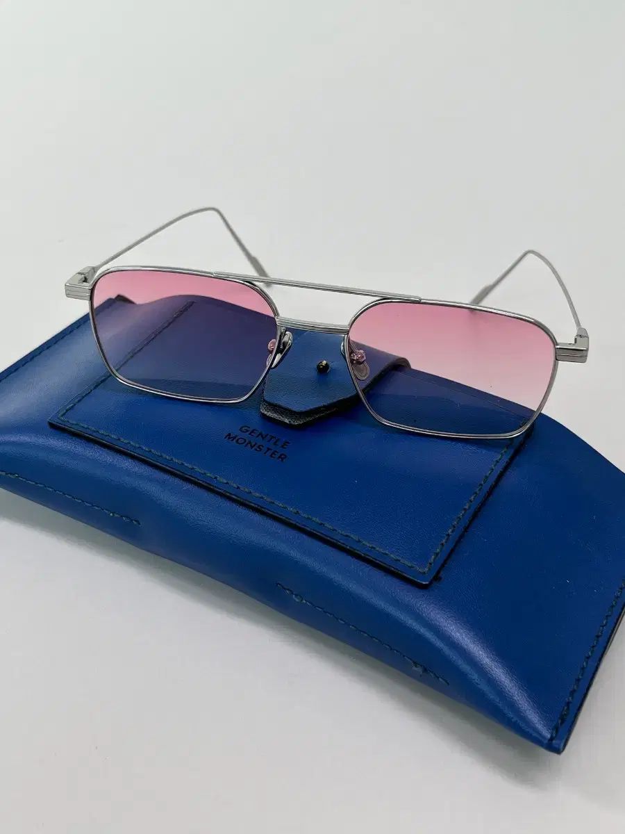 正規品/保証書X GENTLE MONSTER(ジェントルモンスター) スクエア