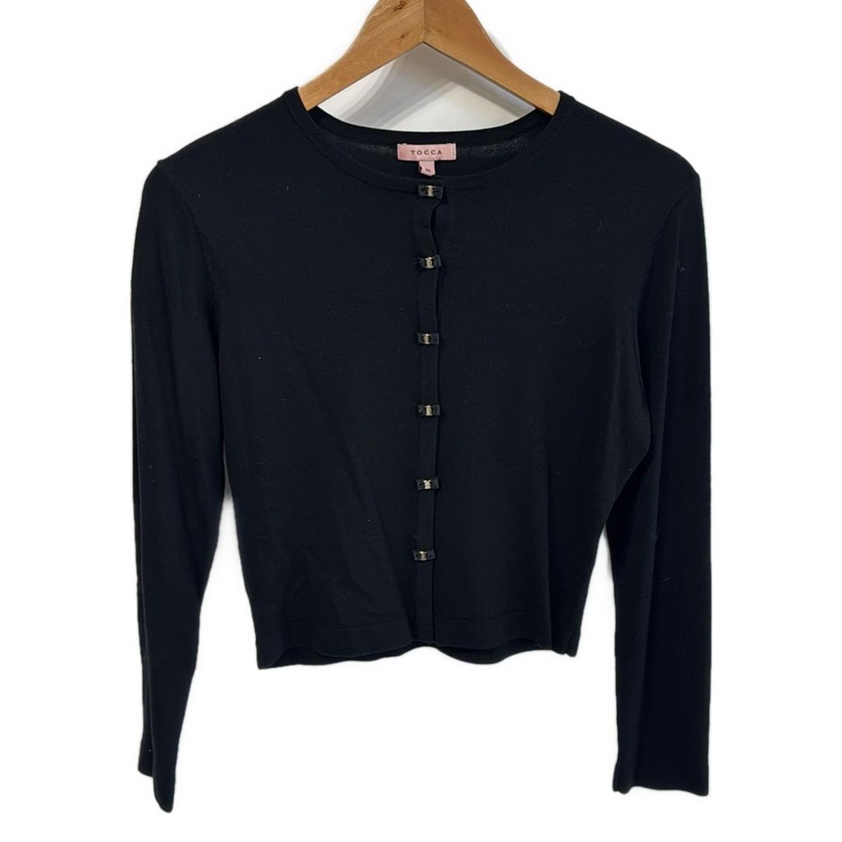 本日のみ新品　タグ付き　TOCCA トッカ　カーディガン　長袖　黒　リブニット TOCCA(トッカ) カーディガン サイズM レディース美品 - 黒 長袖/リボン