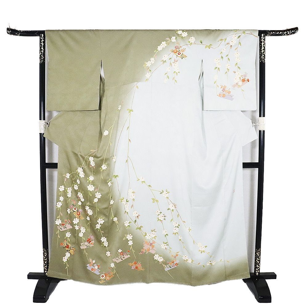 未使用 正絹 袷 枝垂れ桜と暈しの訪問着です^_^ 訪問着 袷 正絹 緑 ライトグレー 暈し 枝垂れ桜 花筏 梅 菊 橘 桜 撫子