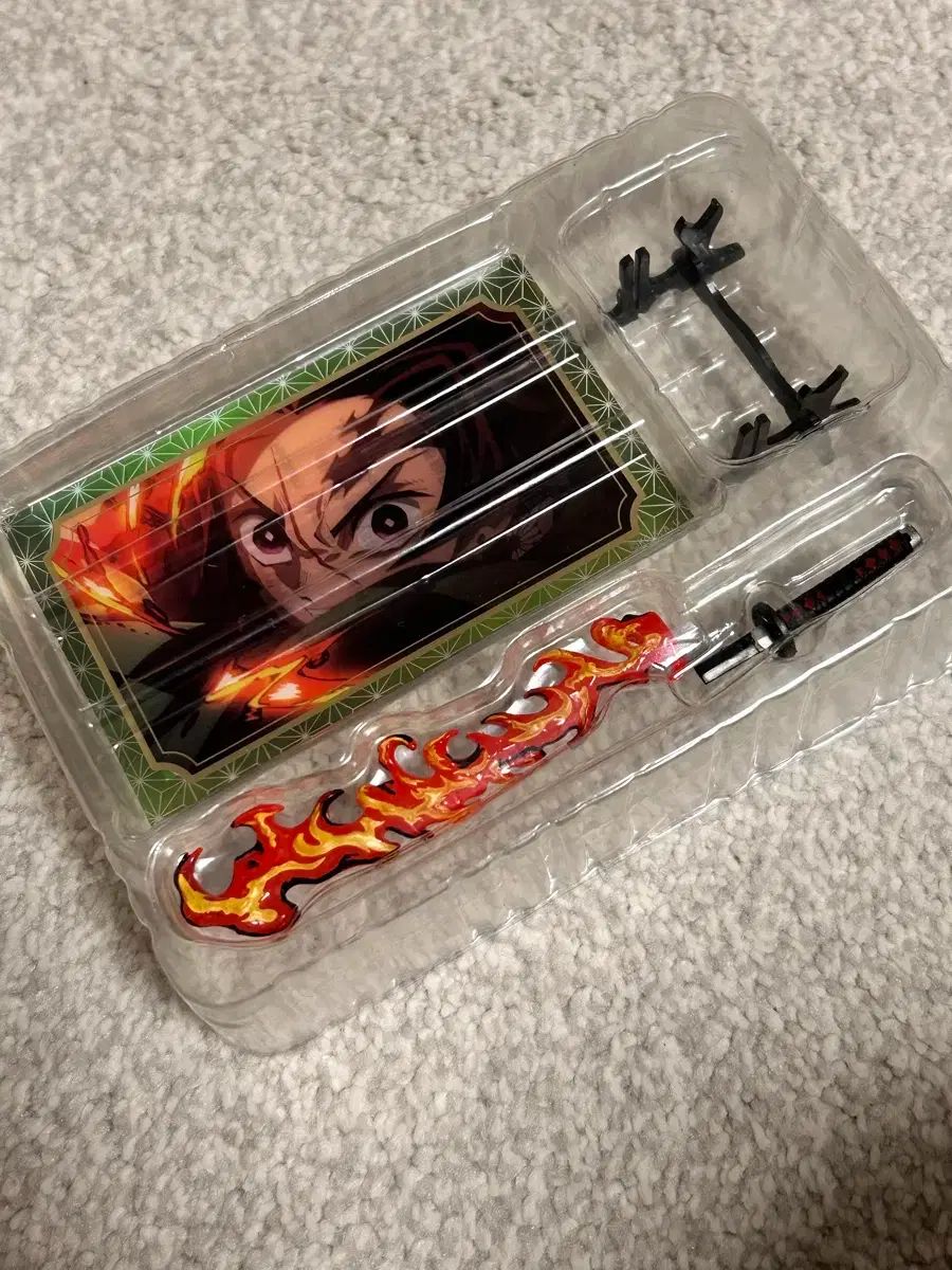 大人気，高品質 (未開封)鬼滅の刃 竈門 炭治郎 禰豆子 ジオラマ 日輪刀 ダイキャスト (フィギュア その他
