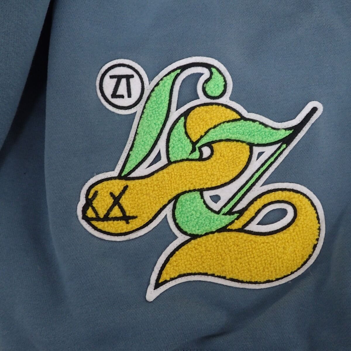 ずっと真夜中でいいのに。叢雲の剣 スウェット XLサイズ ブルー ずとま