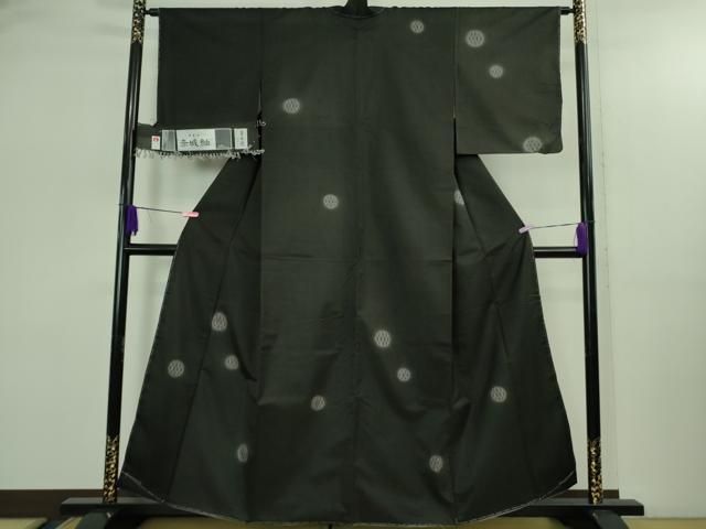 上 十日町 名門青柳謹製 櫛引織 赤城紬 草木染 山さくら 丸文 黒地 証紙付き kh 6