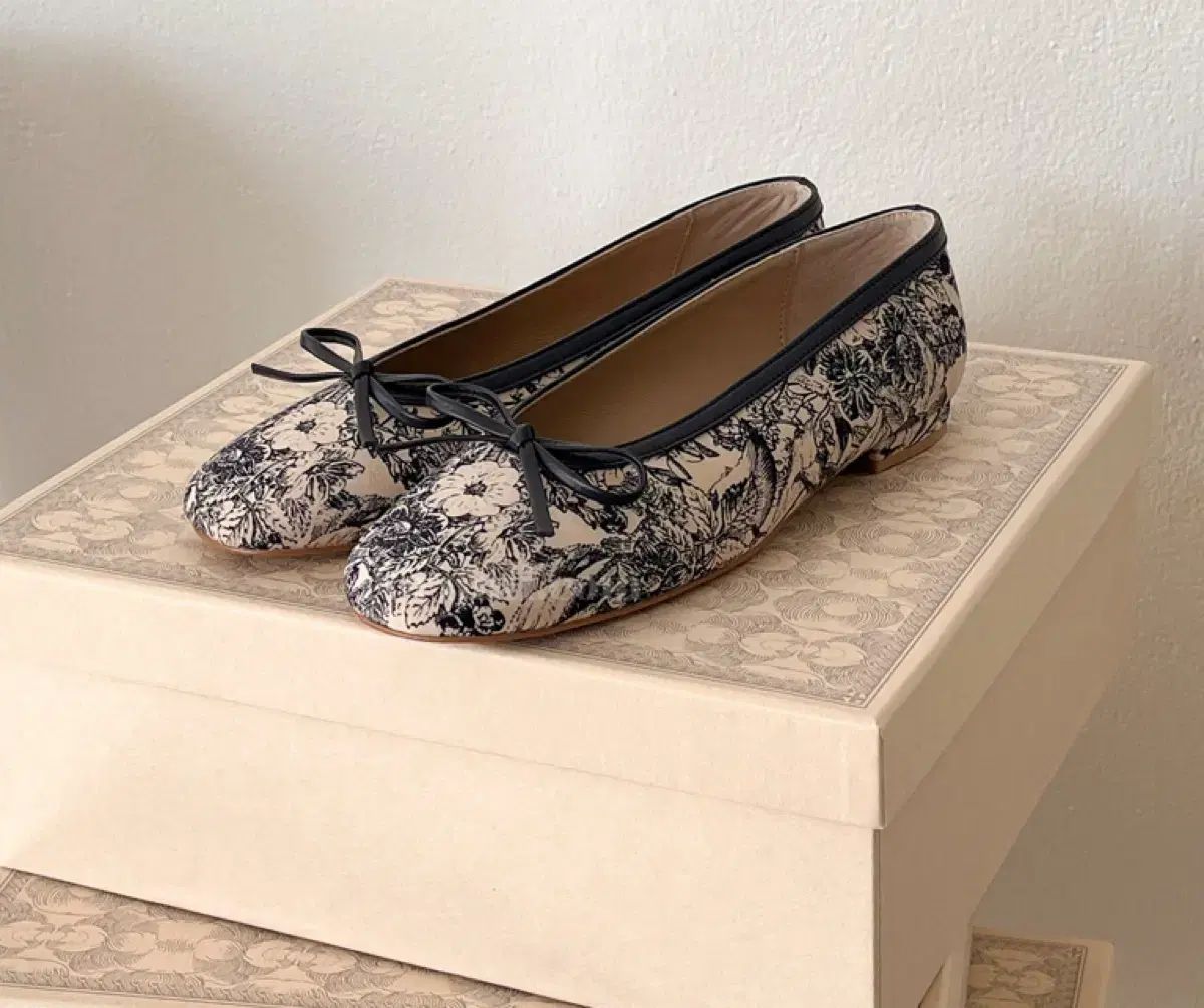 ロー르ニ バロン フラット シューズ