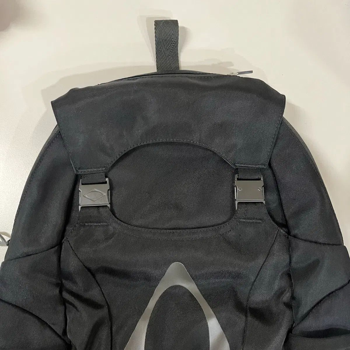  ミスチーフ バックル フラップ バックパック ブラック リュック バックパック バッグ
