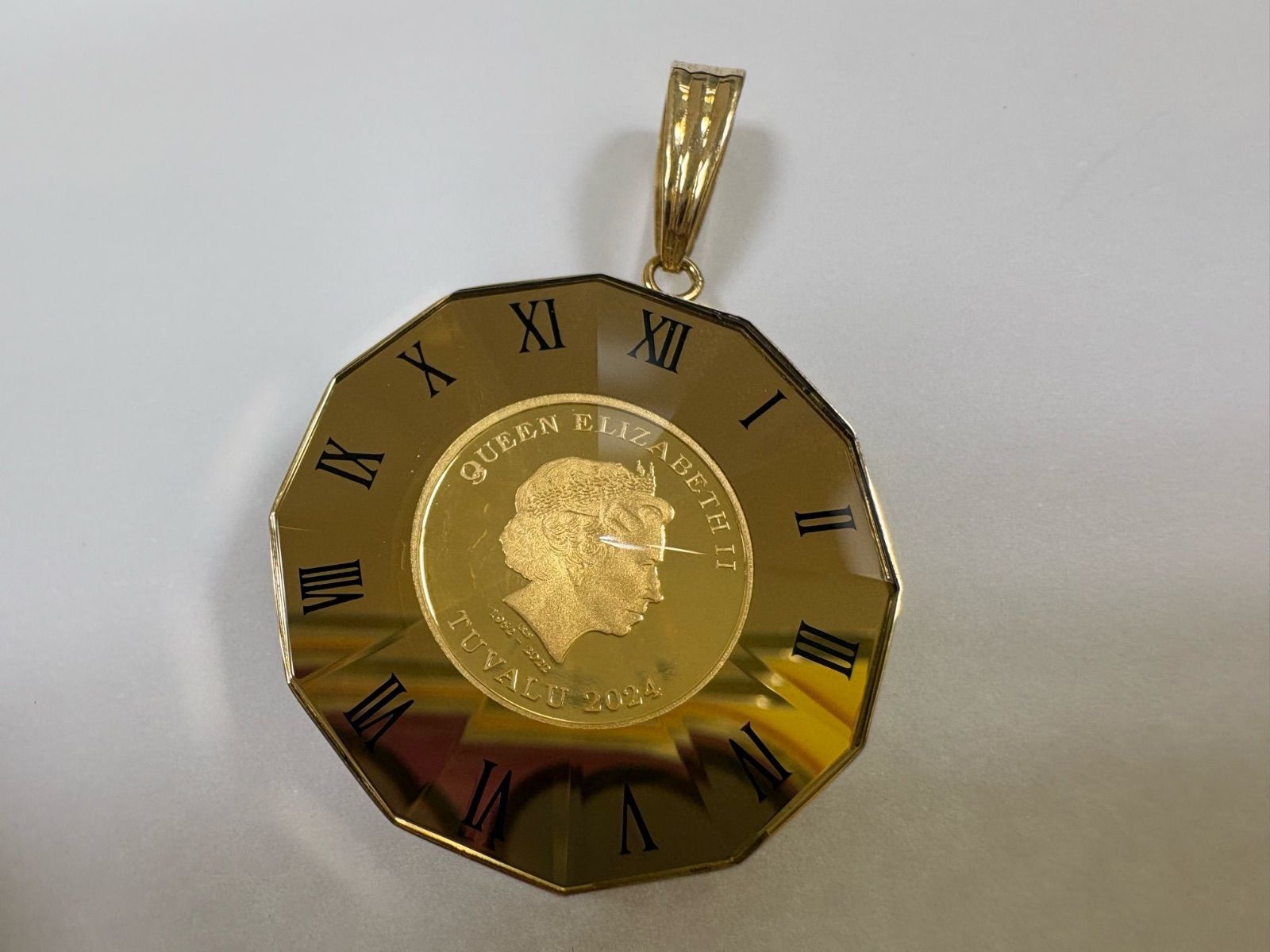 ノンブランドジュエリー ガラス入りツバルキャットコイン1 25 ozペンダントトップ K 124 18 イエローゴールド ペンダント