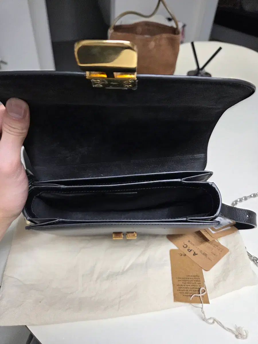 A.P.C. グレイス スモール ブラック ショルダーバッグ