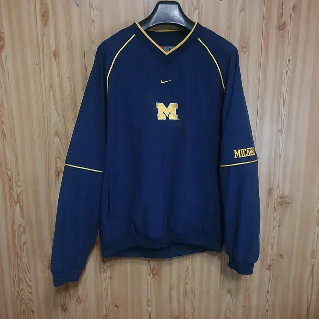 ナイキ ミシガン ウィンドブレーカー L