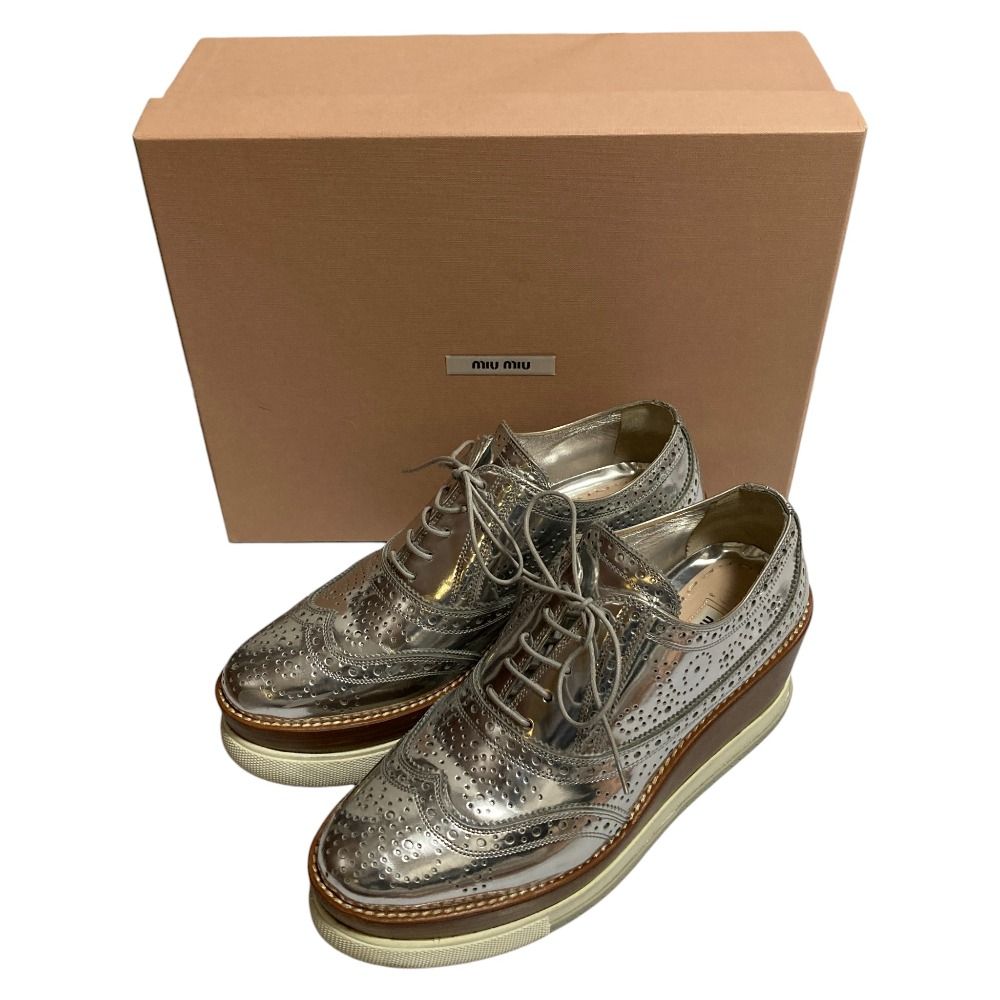 涼しげローファー/ miumiu ウイングチップ　ウッド　厚底靴　シルバー　36 涼しげローファー/ miumiu ウイングチップウッド厚底靴シルバー36