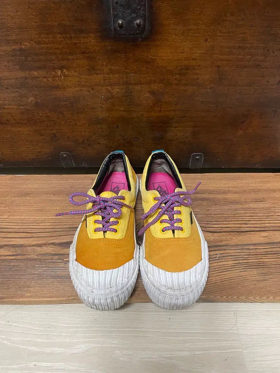 VANS ヴァンズ 66サプライ エラ 245スニーカー