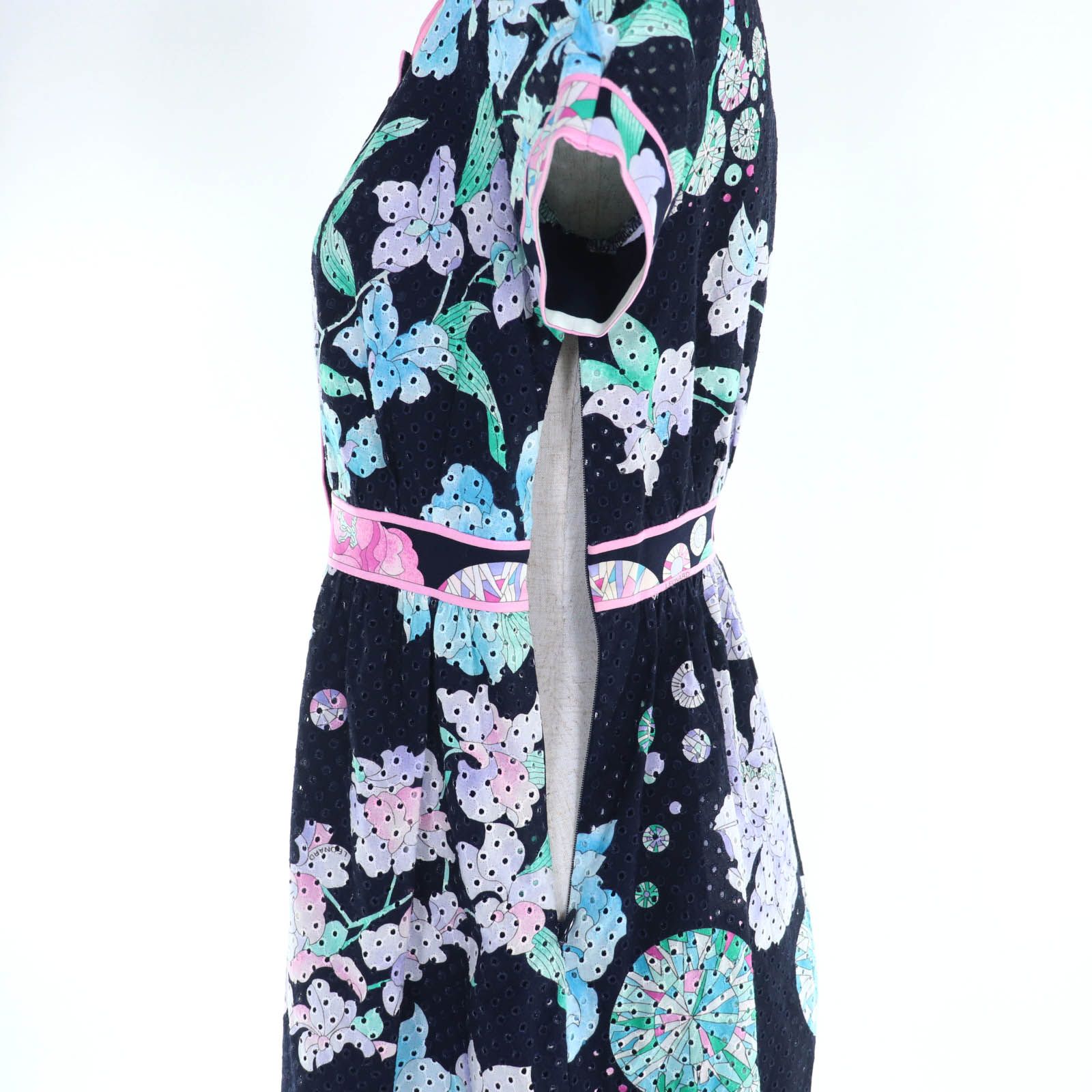  LEONARD レオナール 0330812 コットン100％ ロゴボタン付き フラワー総柄 半袖 ワンピース ブラック マルチ 34 レディース 長袖 七分袖 ひざ丈ワンピース