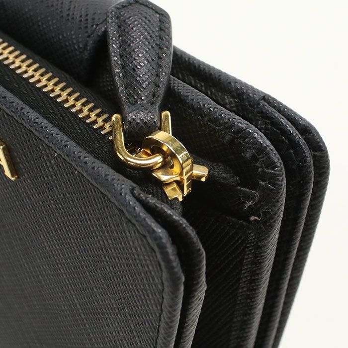 プラダ サフィアーノレザー財布