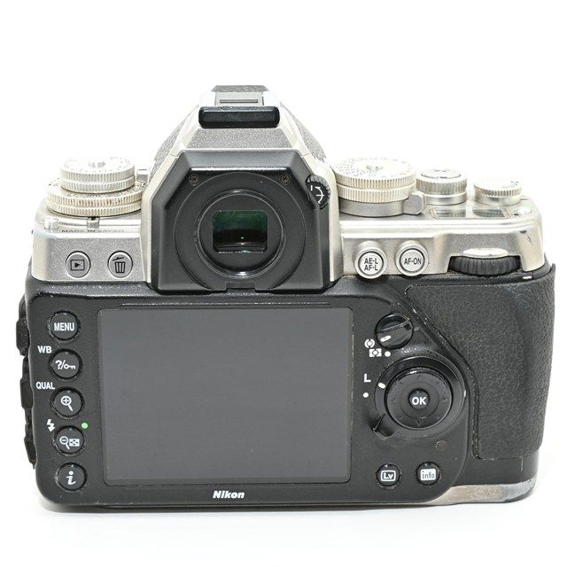  難有品 品 Nikon ニコン Df シルバー ボディ クラシックデザイン一眼レフ 外装塗装剥がれ 使用感大 デジタル一眼レフ デジタルカメラ