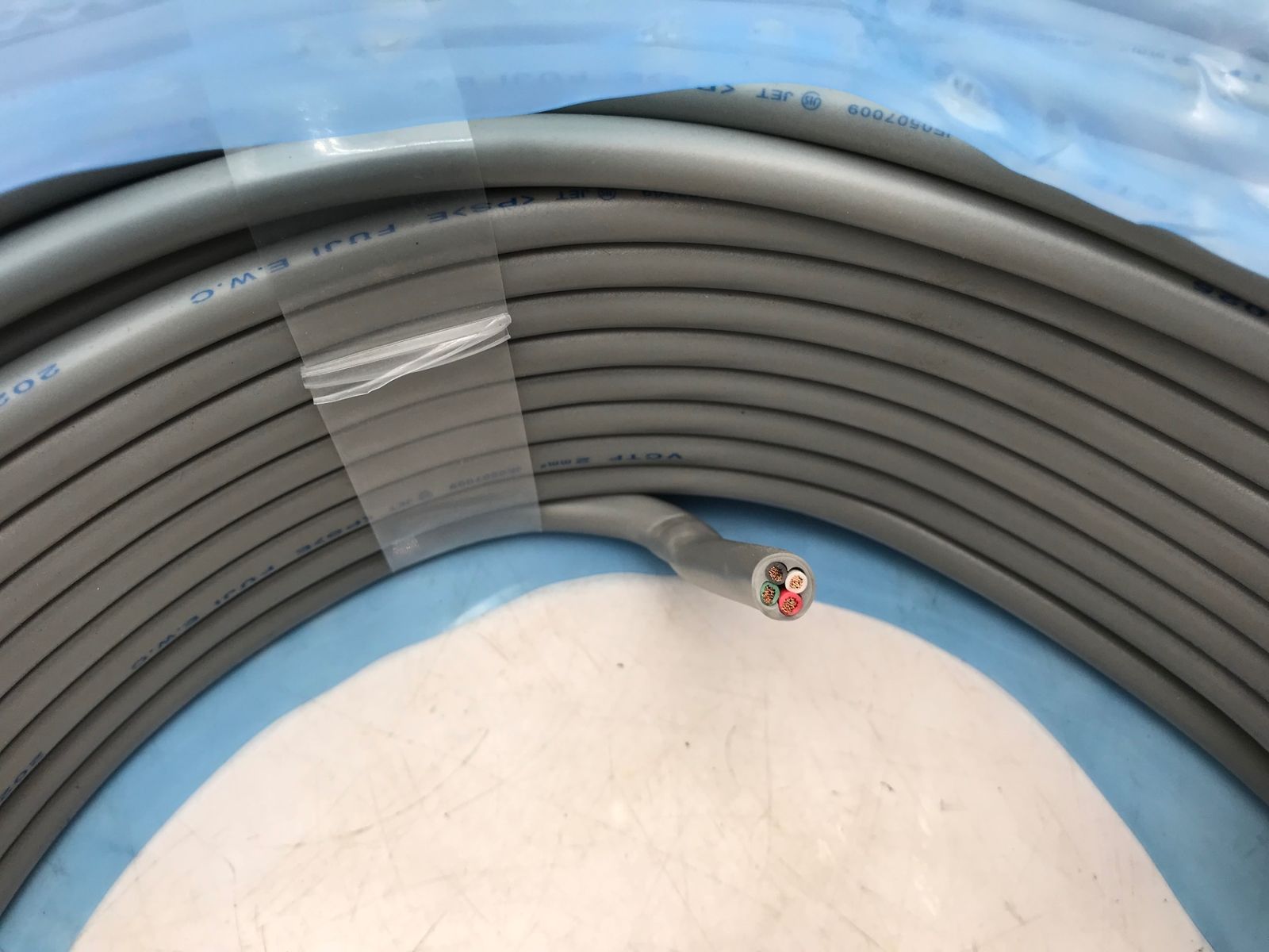 富士電線 〇 ビニルキャブタイヤ丸形コード PVC VCTFケーブル4芯 白黒赤緑 100 m 4 2 sq IT_523 TW 小牧 04 建築資材 材料 資材 DIY 工具