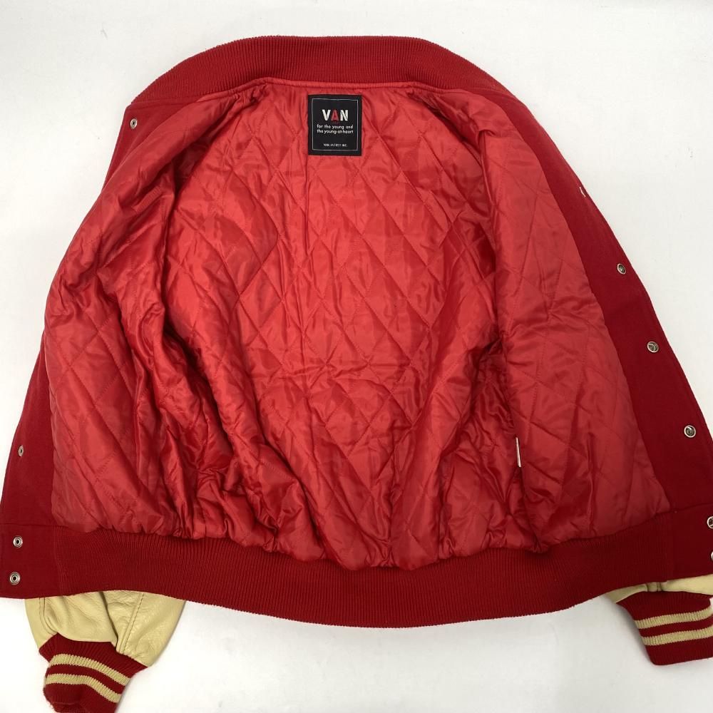 VAN スタジャン 赤/クリーム 中古】VAN JACKET バックロゴメルトン スタジャン レッド/クリーム