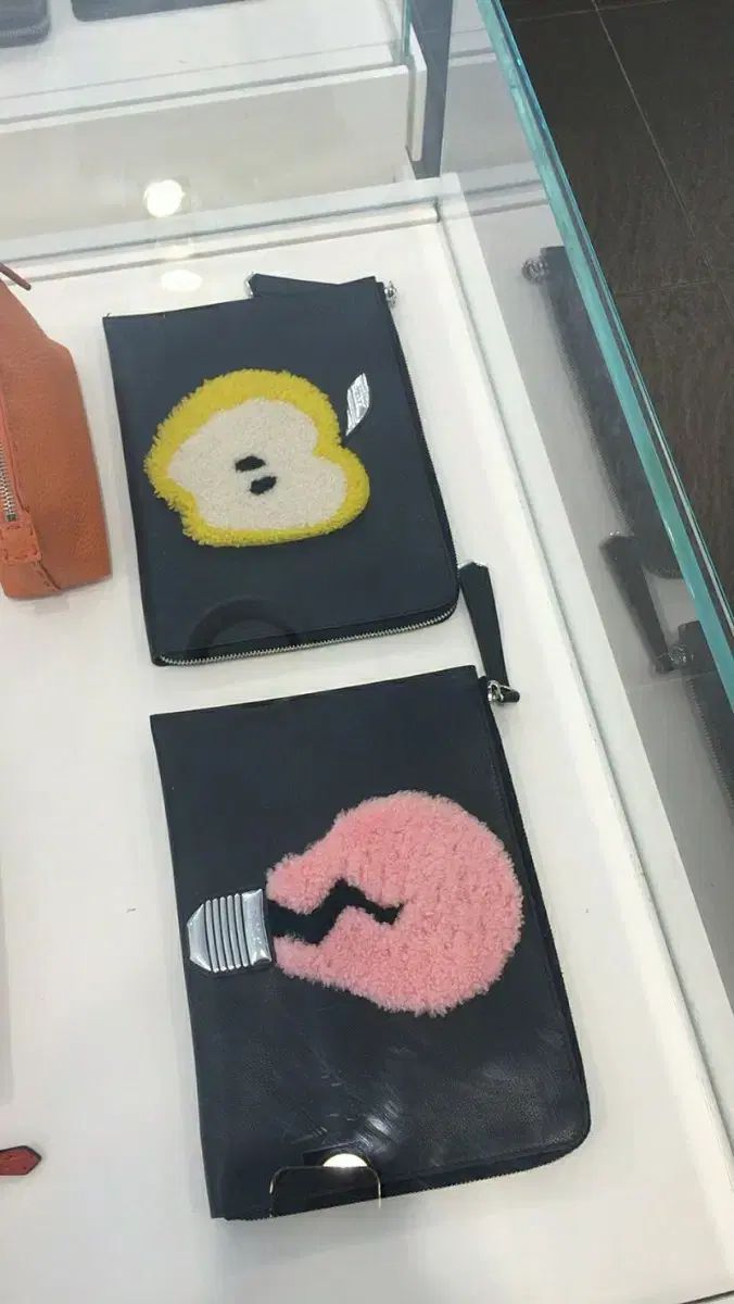 FENDI フェンディ りんご クラッチバッグ