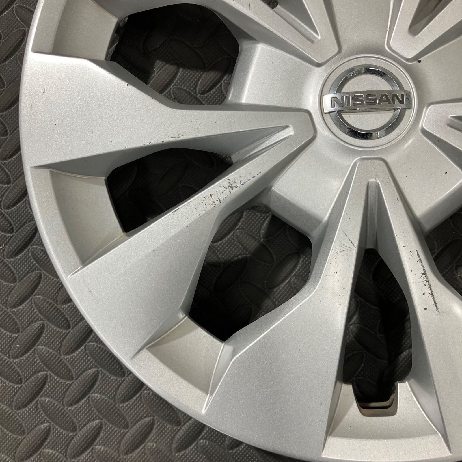 セレナ　c27　純正タイヤ、ホイール、ホイールキャップ　セット 日産 セレナ C27 ホイールキャップ 1枚 ホイールカバー 純正 中古部品