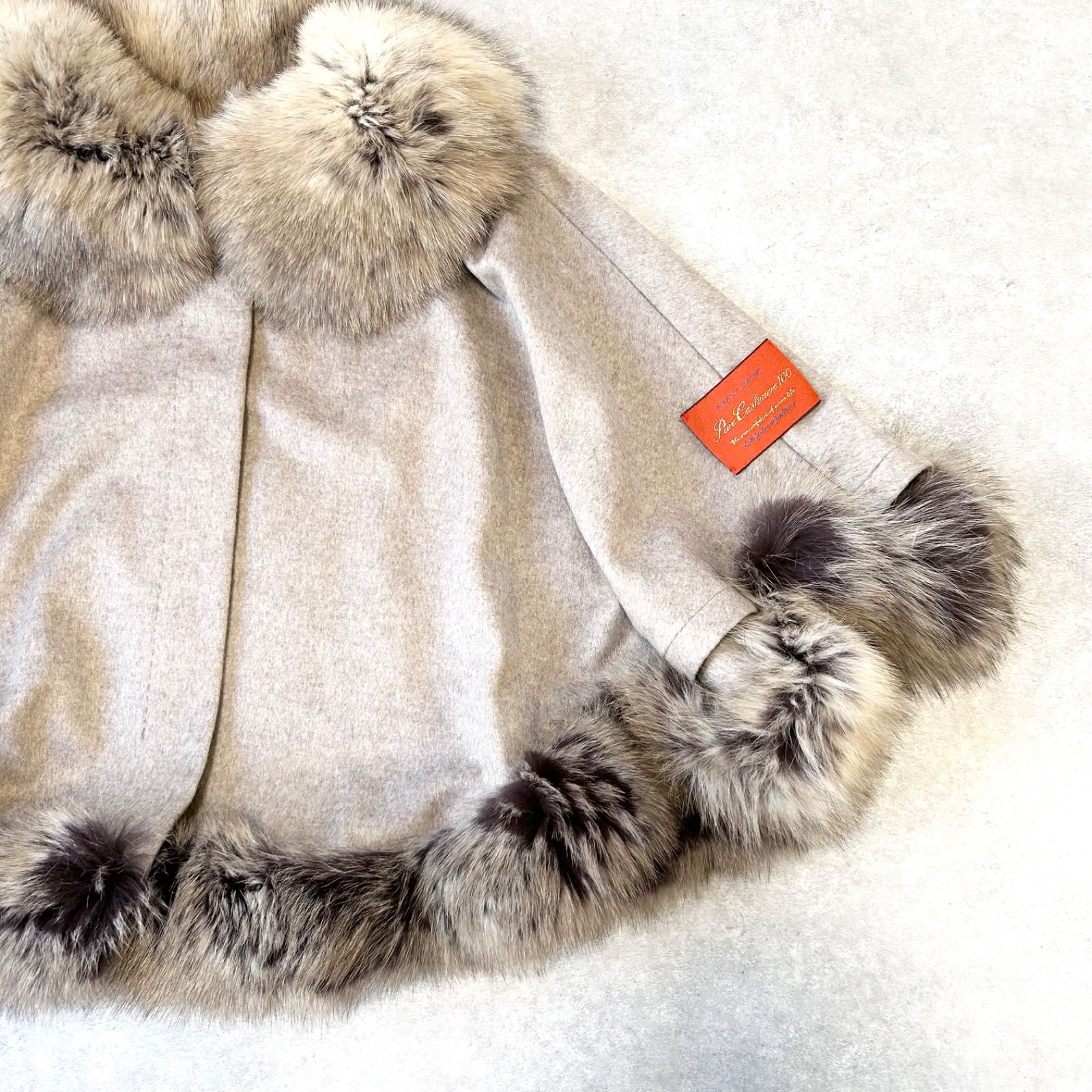 ✨高級✨BALMAIN　バルマン　ポンチョ　カシミア100%　フォックスファー ✨高級✨BALMAINバルマンポンチョカシミア100%フォックスファー