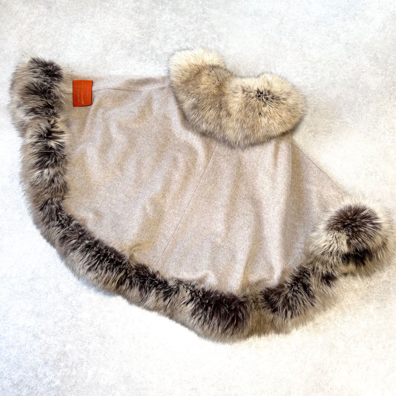 最高級✨️BALMAIN ポンチョ ピュアカシミヤ100% フォックスファー BALMAIN バルマン ピュアカシミヤ100% フォックスファー ポンチョ