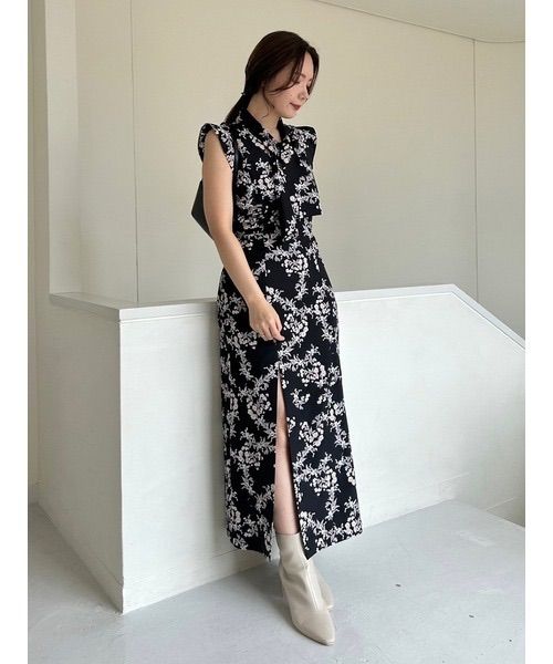 SNIDEL スナイデル Sustainaバリエプリントナローワンピ 1 ブラック ノースリーブ フリル リボン