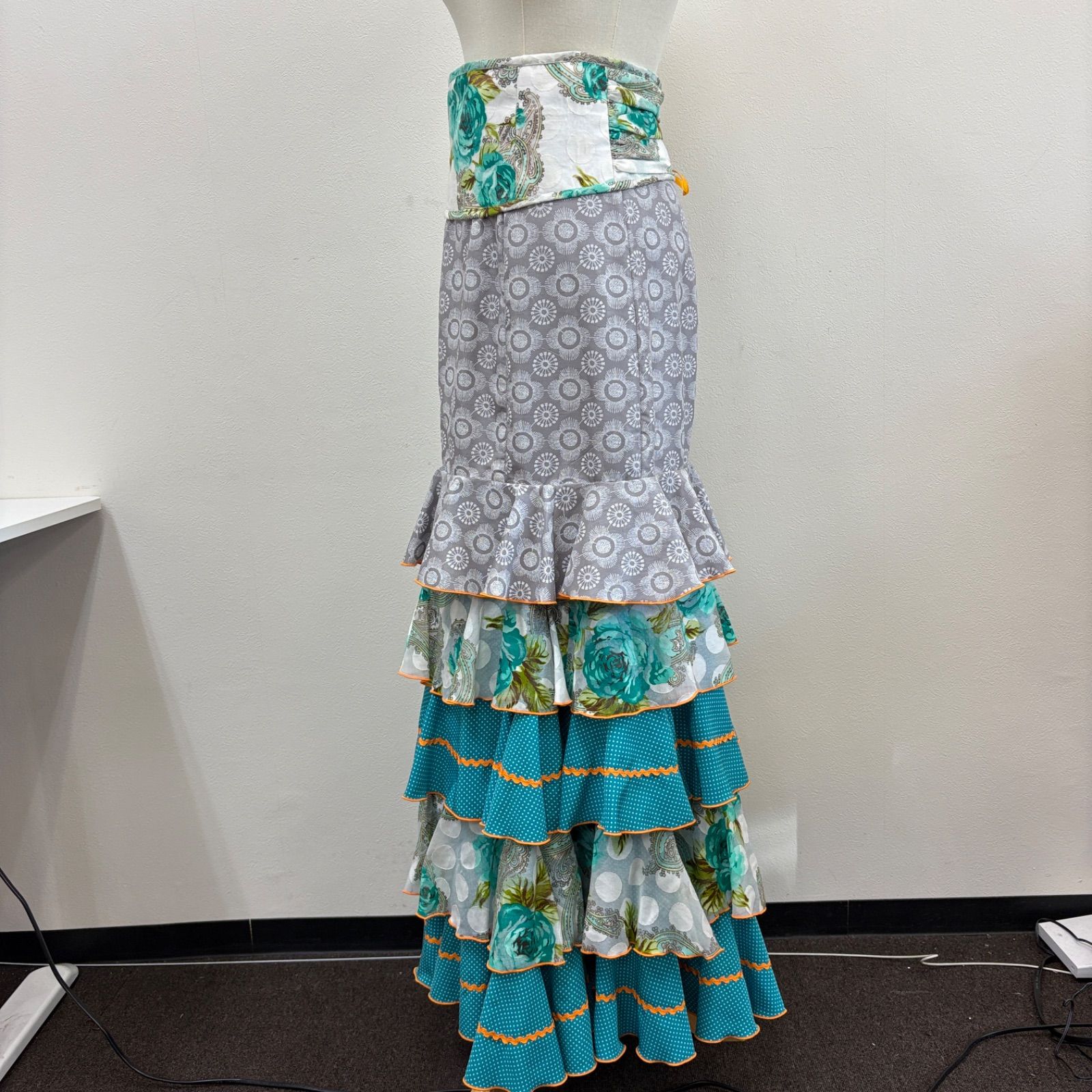 ［週末限定お値下げ］ソニアジョーンズ　ファルダ　スカート ソニアジョーンズ】フラメンコ衣装 スカート ファルダ ブルー グレー