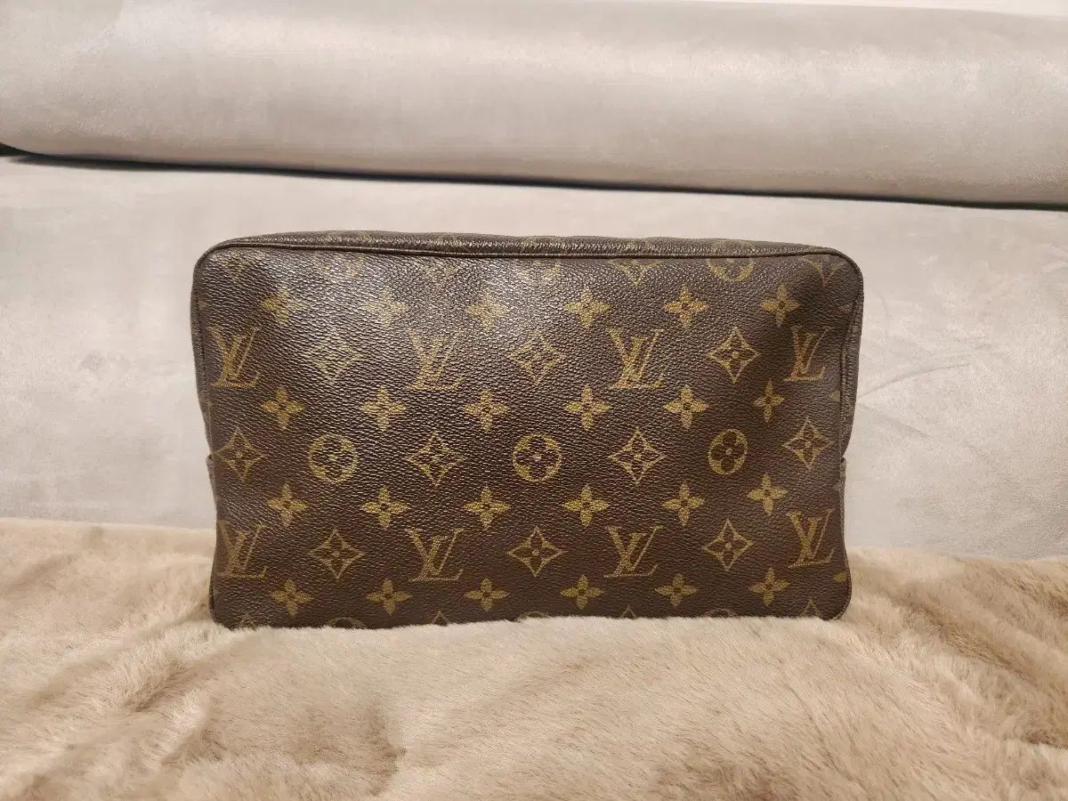 Louis Vuitton ルイヴィトン クラッチバッグ トゥー丸のまま 28