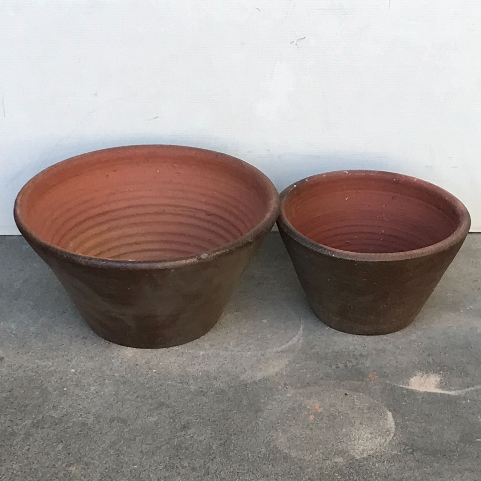 お買い得【新品】 大小2個セット 植木鉢 浅型 ダークブラウン しお焼き