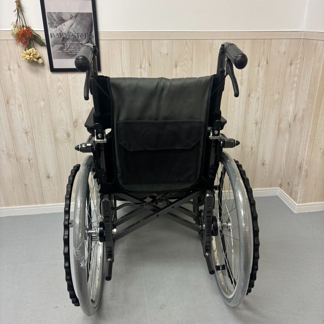 カワムラサイクル　自走用　多機能　ノーパンクタイヤ　車椅子　KMD-C22 楽天市場】(カワムラサイクル) 車椅子 自走式 モダン Cスタイル KMD