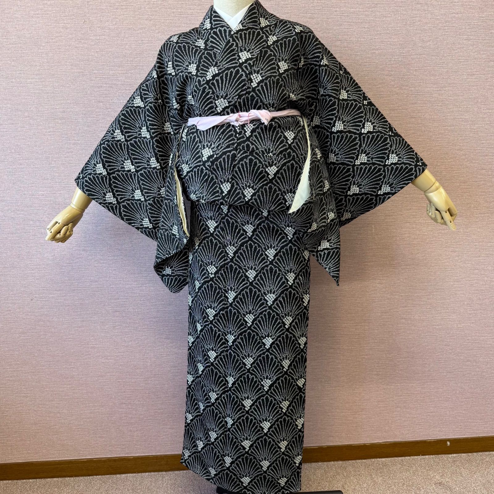 小紋 袷 小紋着物 絞り 総絞り 黒 リサイクル着物 k 864