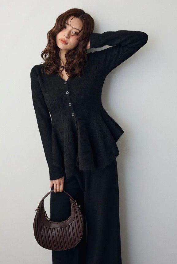 SET 美ラインペプラムニットセットアップ 黒◾️Frene フラーネ