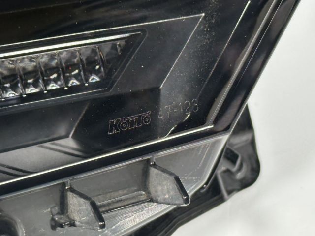 美品/破損キズなし プリウス ZVW60 MXWH60 純正 右ヘッドライト Assy
