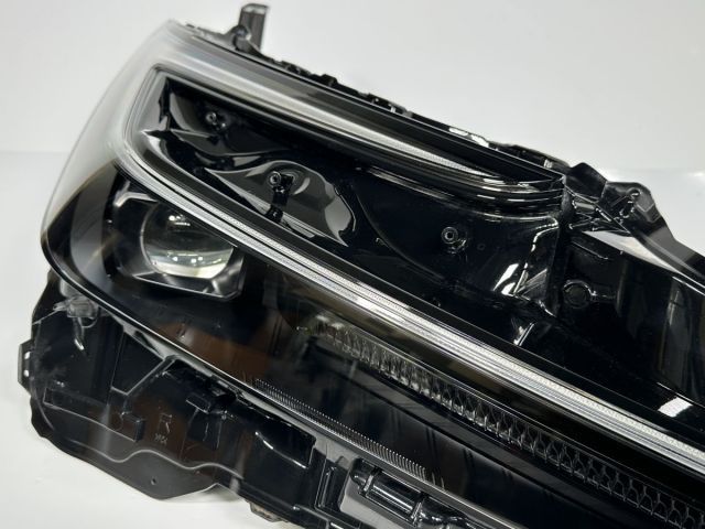 美品/破損キズなし プリウス ZVW60 MXWH60 純正 右ヘッドライト Assy