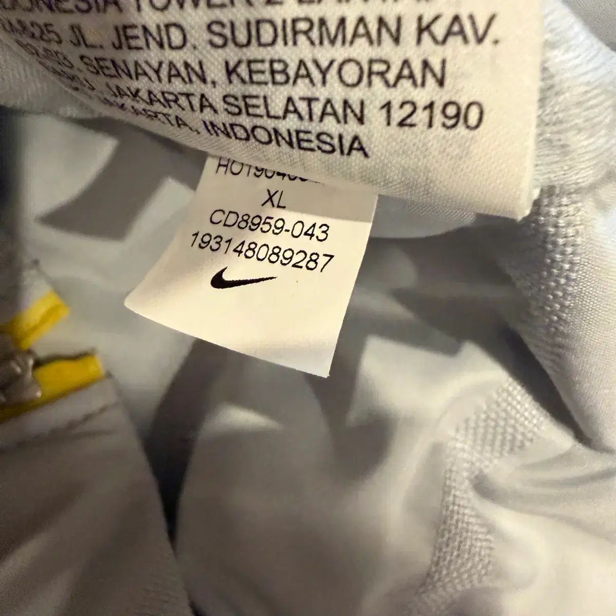 ライトグレー ランニング