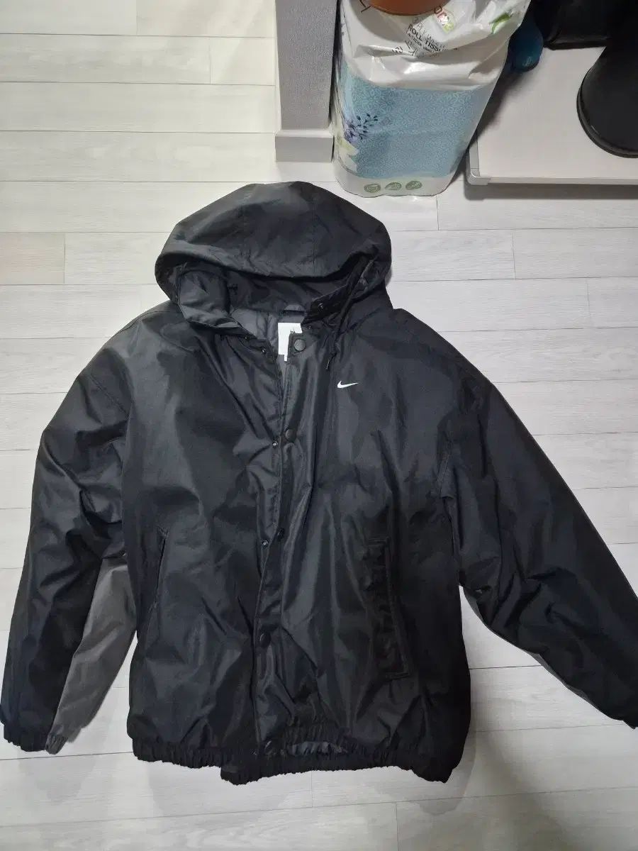 ナイキ ソロスウッシュ パファージャケット 出品 - メルカリ