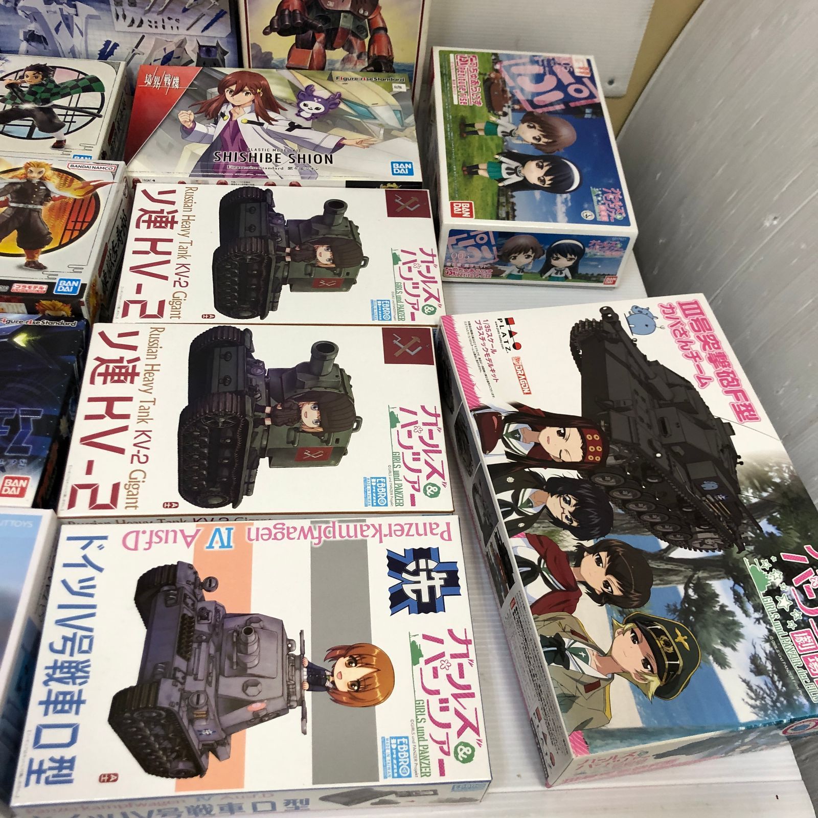 アニメプラモデルキット大量セット – 未切り離しパーツ多数 – 未開封品あり △アニメ プラモデル 鬼滅の刃 ガルパン 他 まとめ 大量 未組み立て