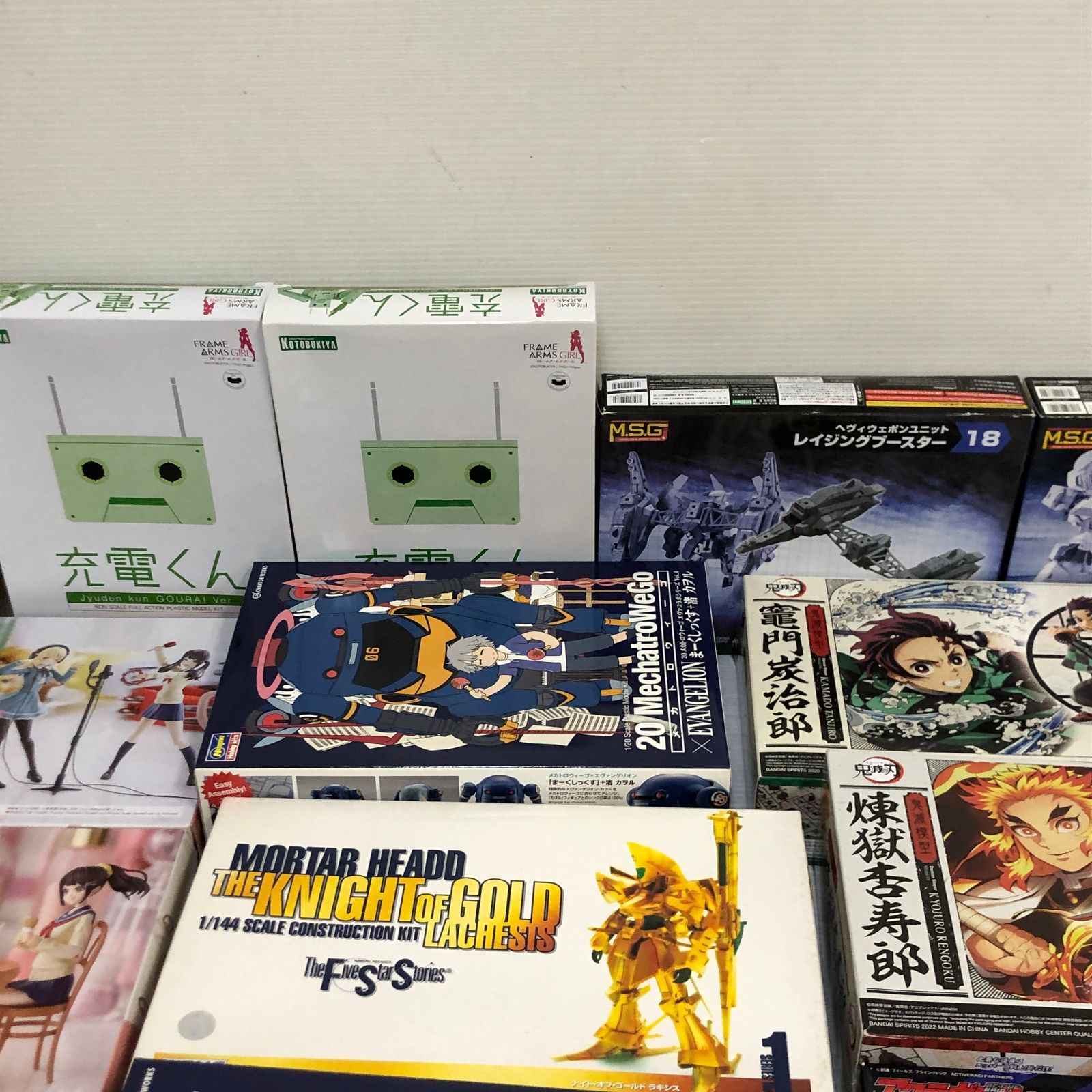アニメプラモデルキット大量セット – 未切り離しパーツ多数 – 未開封品あり △アニメ プラモデル 鬼滅の刃 ガルパン 他 まとめ 大量 未組み立て