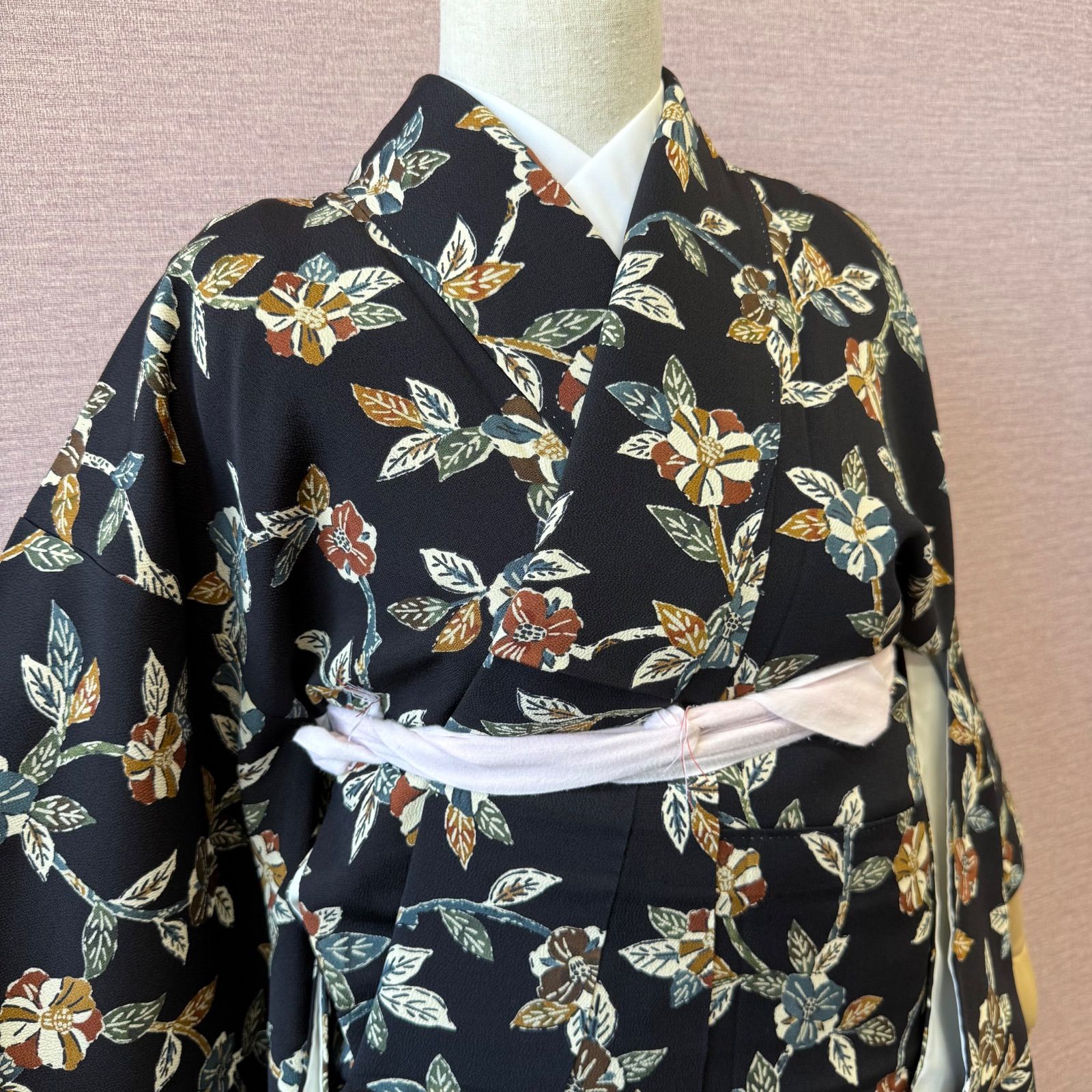 小紋 着物 袷 小紋着物 黒 椿 リサイクル着物 k 866