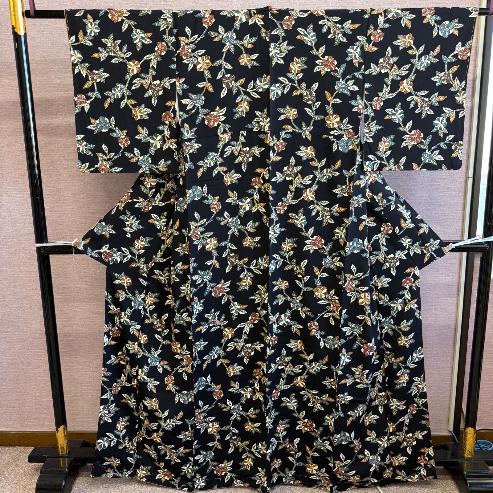  小紋 着物 袷 小紋着物 黒 椿 リサイクル着物 k 866 小紋 着物