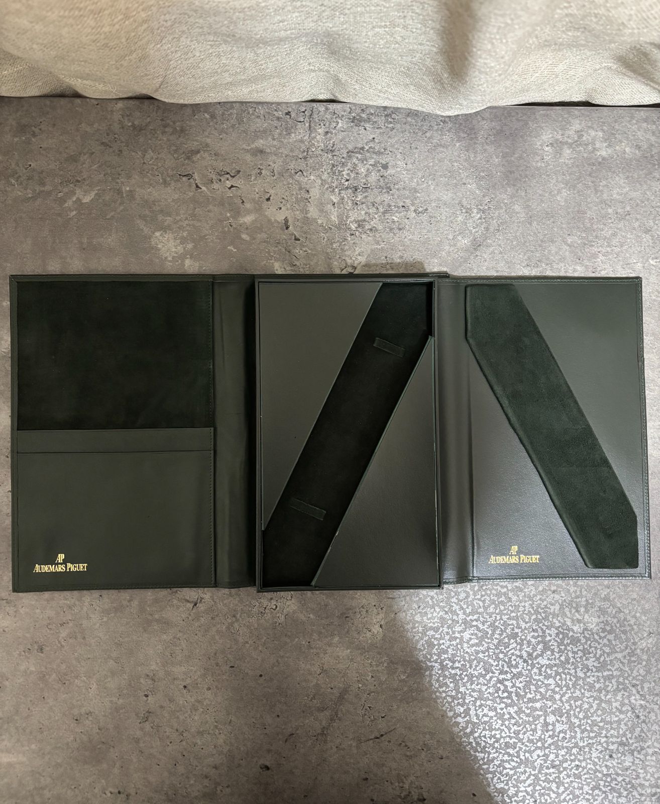 オーデマピケ AUDEMARS PIGUET A5サイズ レザー時計ケース - メルカリ