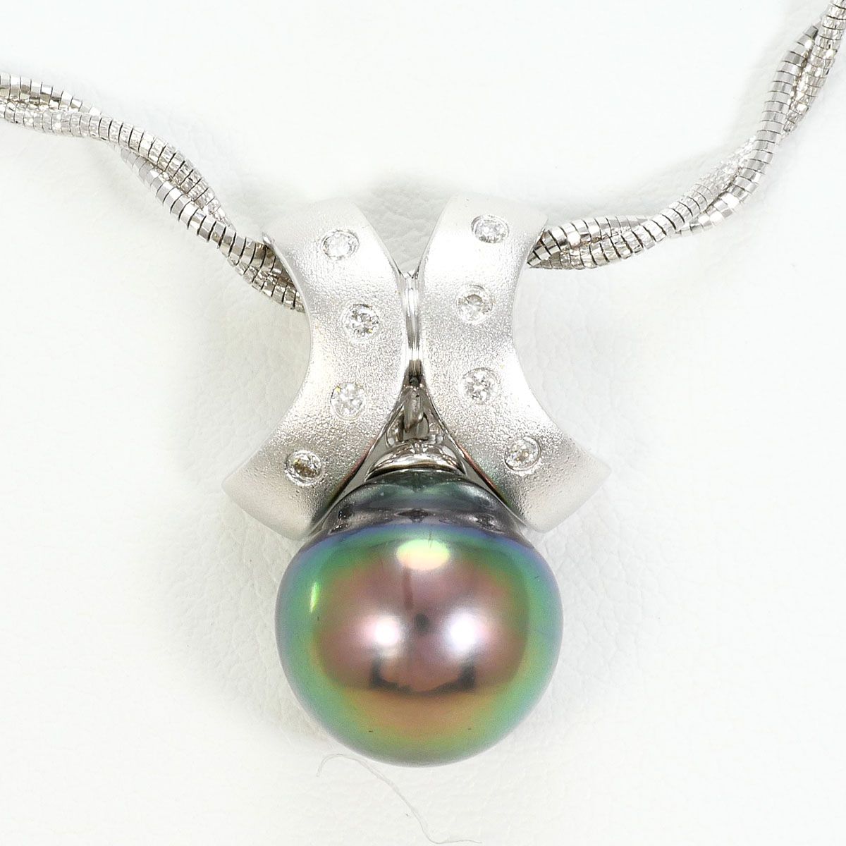 K 18 WG ネックレス 黒蝶真珠 ダイヤモンド 0 08 ct 鑑別書 総重量約11 3 g 約42 cm