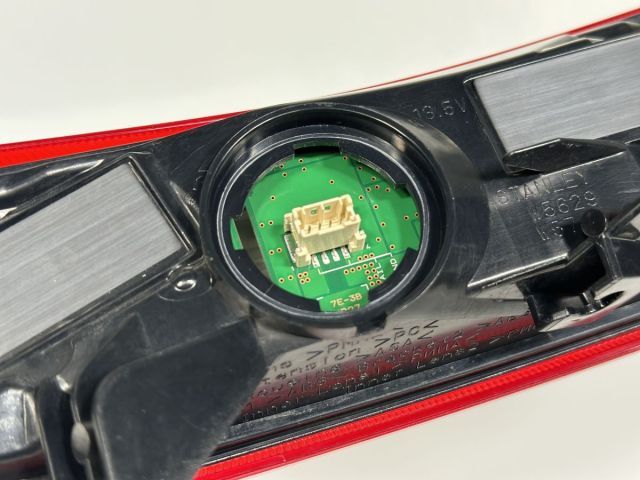 美品/破損キズなし/低走行 ハリアー MXUA80 MXUA85 AXUH80 AXUH85 純正